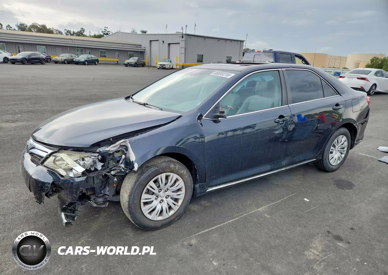 2012 Toyota Camry Le – zdjęcie 1 z 12