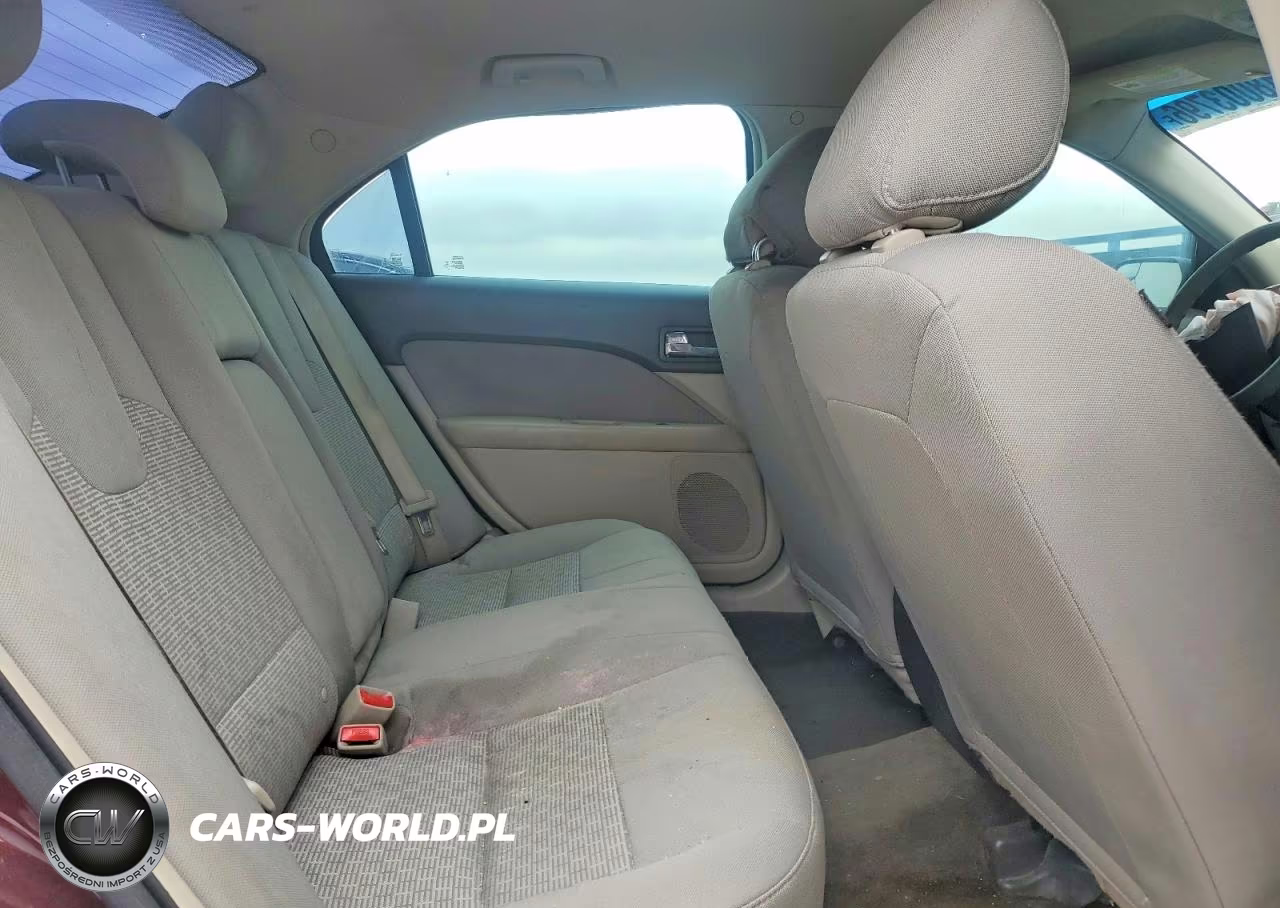 2012 Ford Fusion S VIN:3FAHP0GAXCR247467 - 10