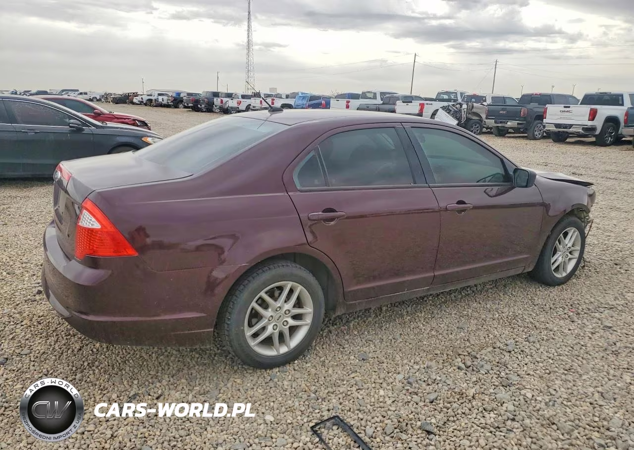 2012 Ford Fusion S VIN:3FAHP0GAXCR247467 - 3