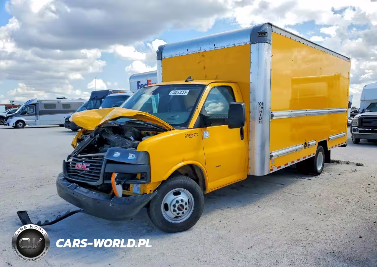 2022 GMC Savana Box Truck