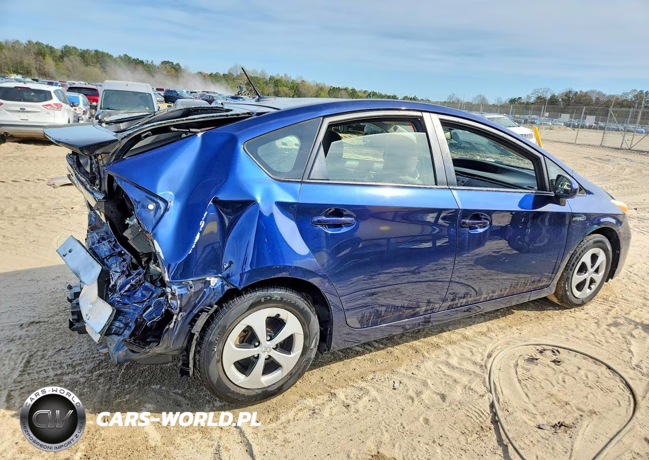 2015 Toyota Prius Three VIN:JTDKN3DU3F1880915 - 3