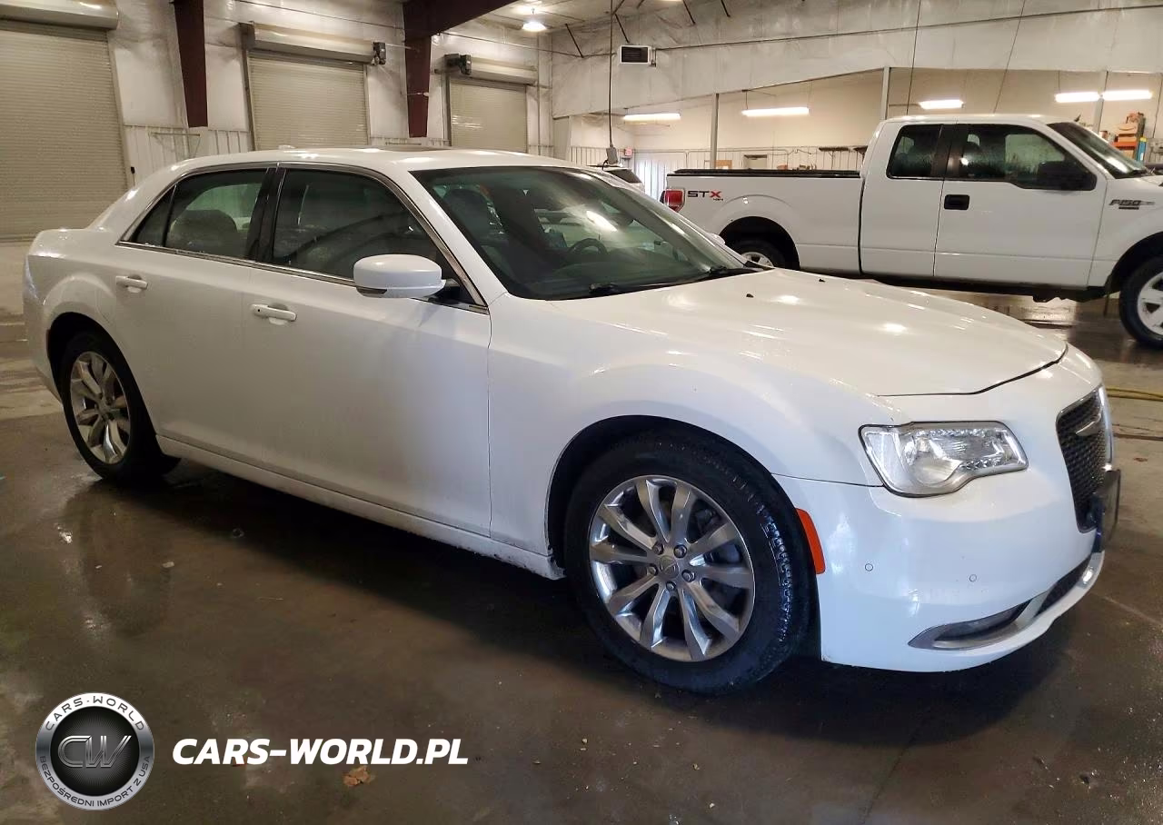 2016 Chrysler 300 Limited VIN:2C3CCARG3GH321437 - 4