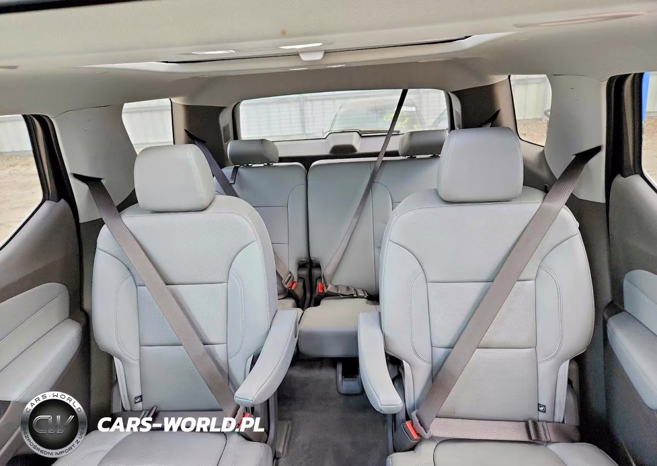 2019 Chevrolet Traverse Premier VIN:1GNERKKW6KJ101864 - 10
