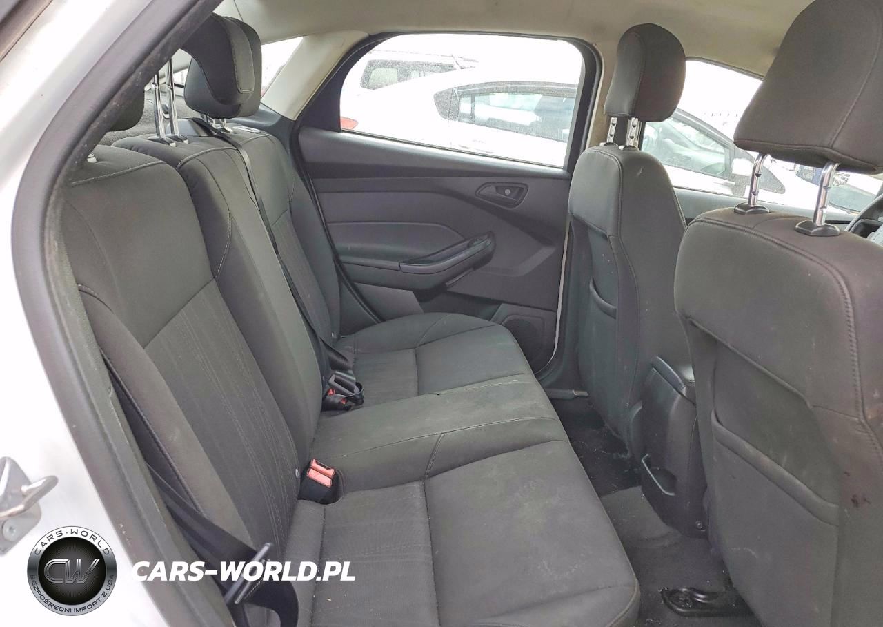 2016 Ford Focus Se VIN:1FADP3F23GL341205 - 10