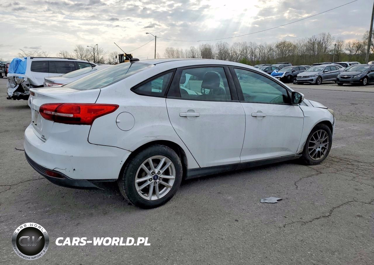 2016 Ford Focus Se VIN:1FADP3F23GL341205 - 3