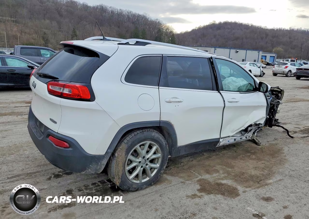 2016 Jeep Cherokee Latitude VIN:1C4PJMCB3GW311266 - 3