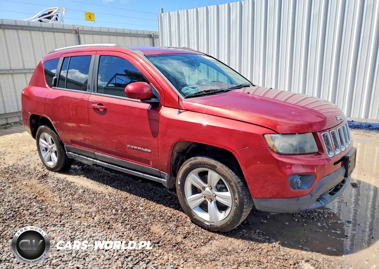 2016 Jeep Compass Latitude VIN:1C4NJDEB0GD630821 - 4