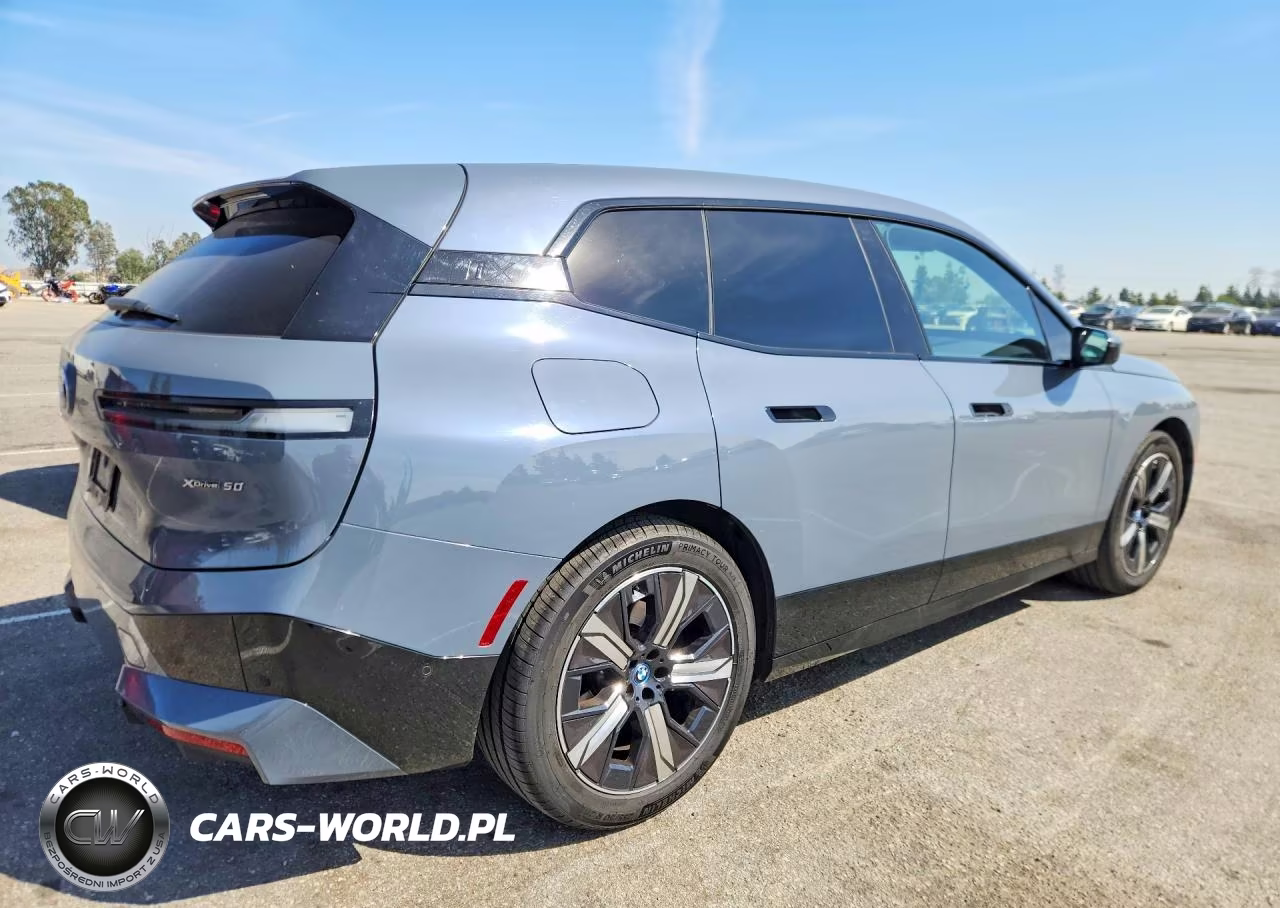 2023 BMW Ix xDrive50 VIN:WB523CF0XPCM86507 - 3