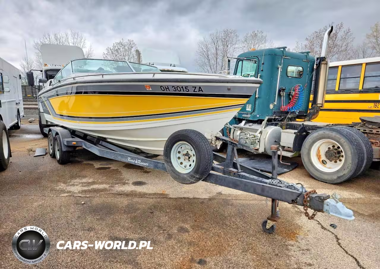 1988 Formula Boat 242 - Boat