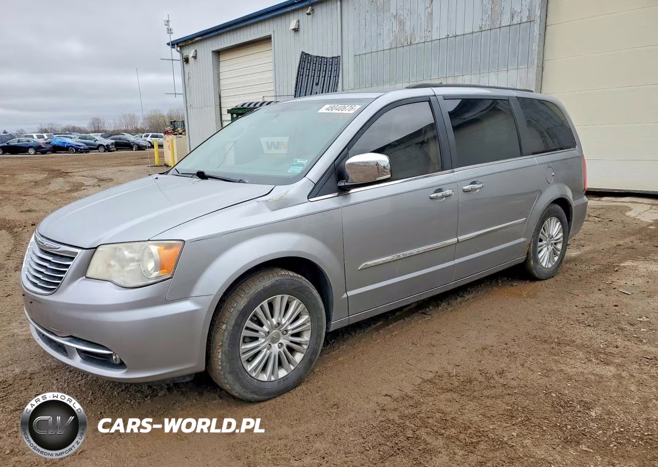 2013 Chrysler Town & Country Touring L – zdjęcie 1 z 13
