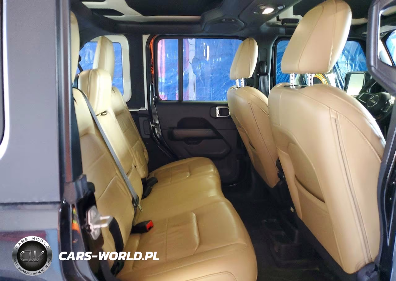 2018 Jeep Wrangler Unlimited Sahara VIN:1C4HJXEG5JW125590 - 10