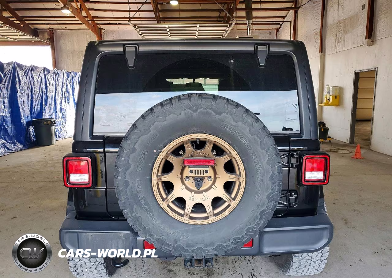 2018 Jeep Wrangler Unlimited Sahara VIN:1C4HJXEG5JW125590 - 6
