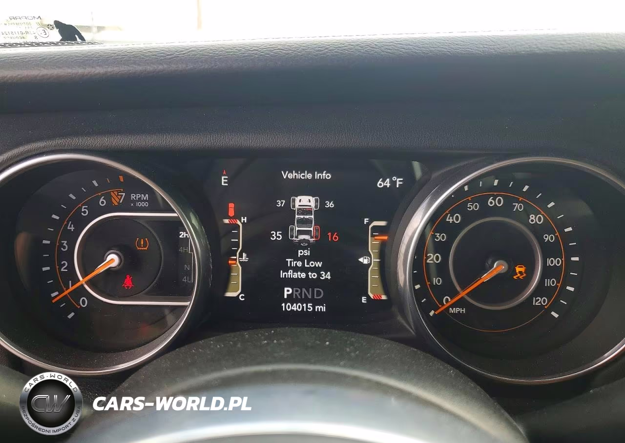 2018 Jeep Wrangler Unlimited Sahara VIN:1C4HJXEG5JW125590 - 9
