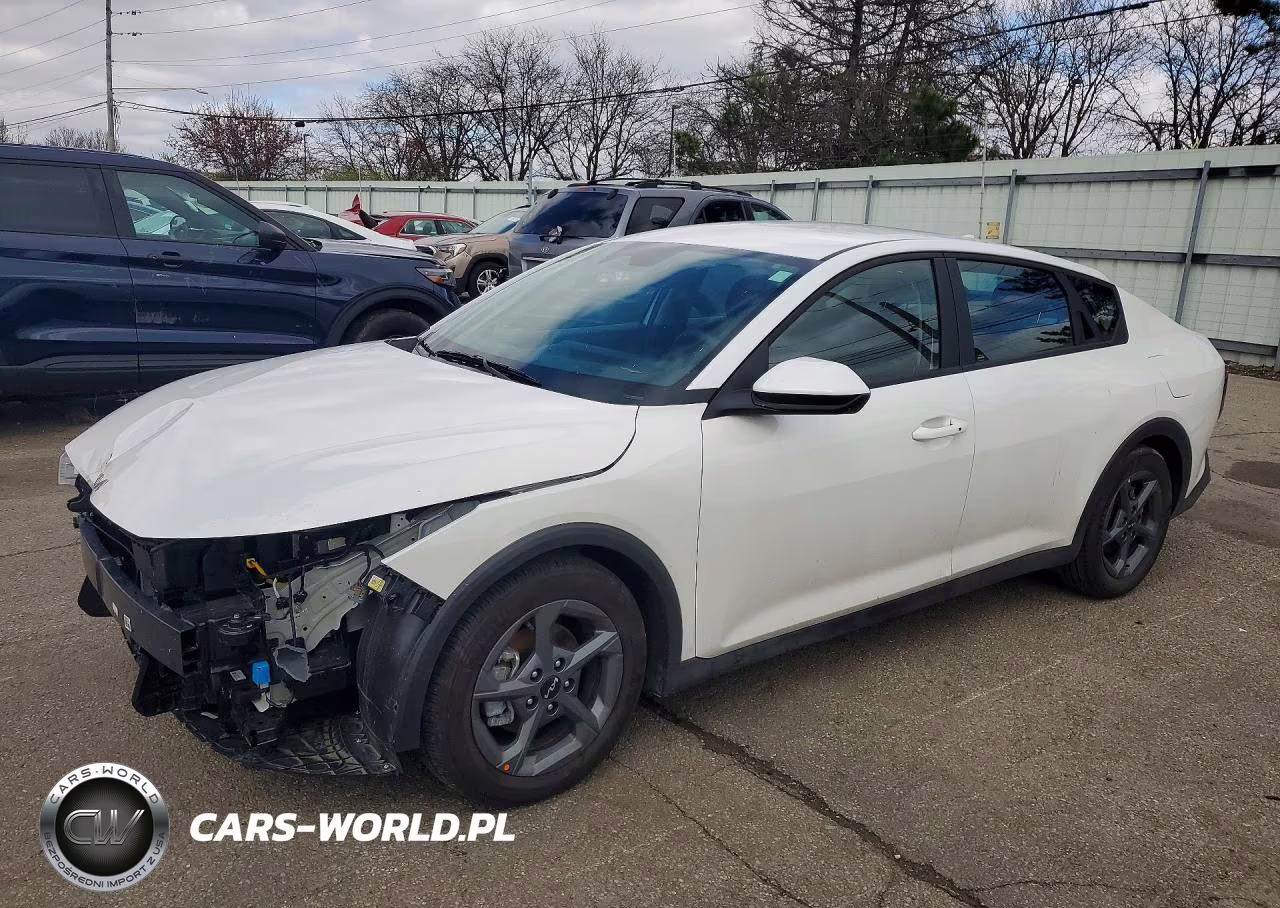 2025 Kia K4 Lxs – zdjęcie 1 z 12