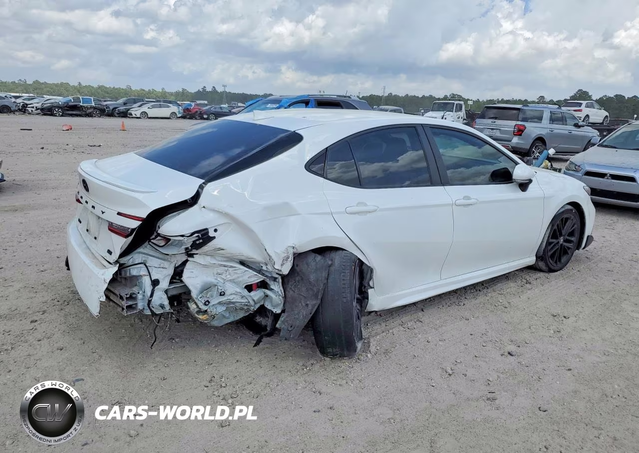 2025 Toyota Camry Se VIN:4T1DAACKXSU545034 - 3