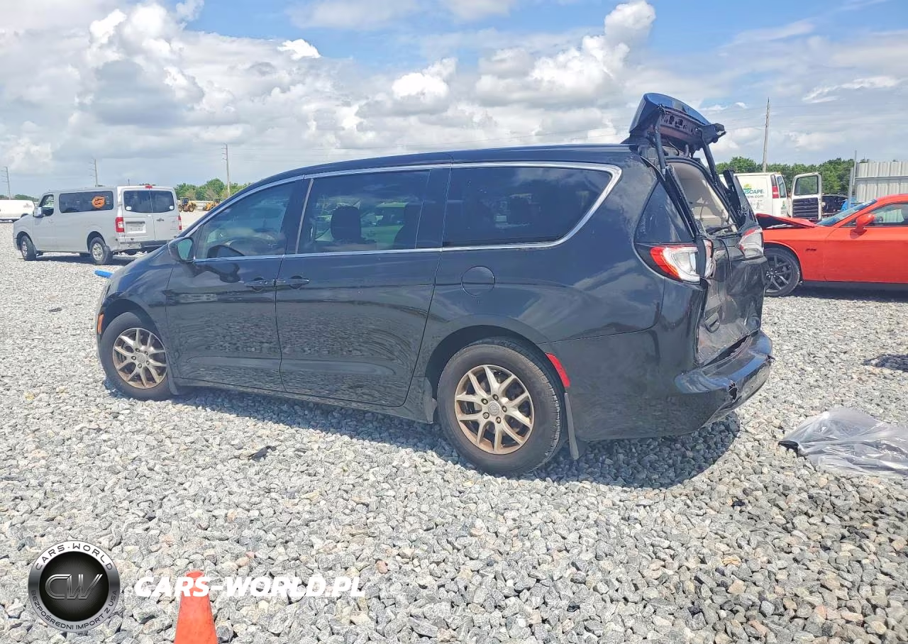 2017 Chrysler Pacifica Touring VIN:2C4RC1DG5HR609064 - 2