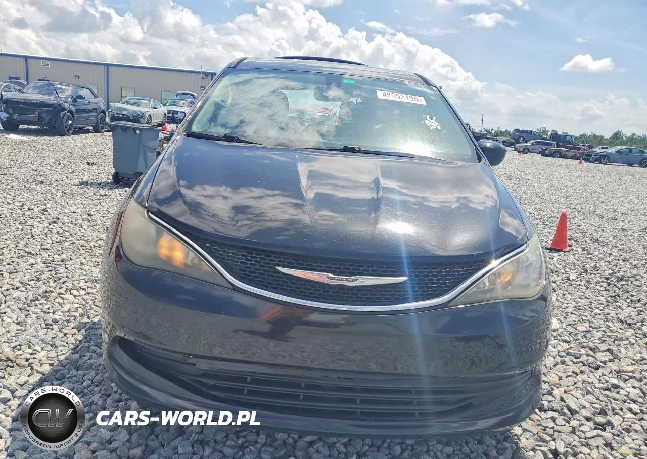 2017 Chrysler Pacifica Touring VIN:2C4RC1DG5HR609064 - 5