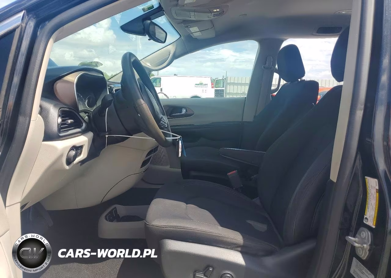2017 Chrysler Pacifica Touring VIN:2C4RC1DG5HR609064 - 7