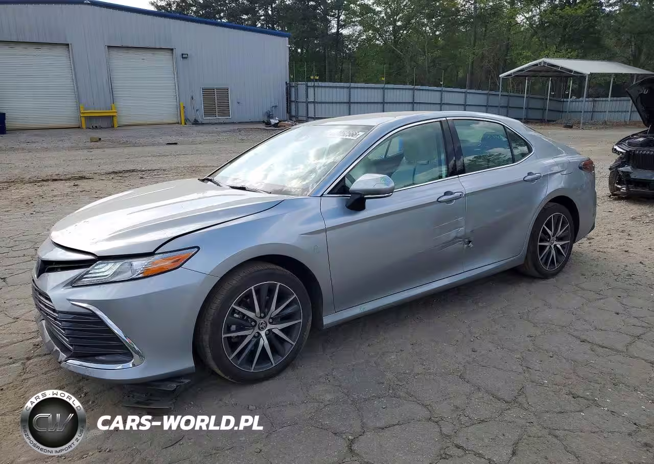 2022 Toyota Camry Hybrid Xle