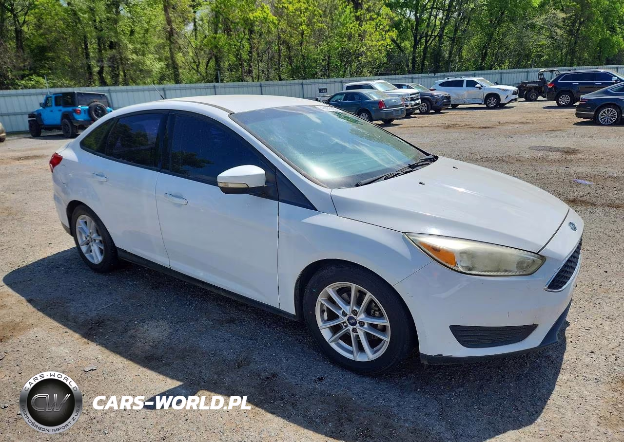 2016 Ford Focus Se VIN:1FADP3F29GL360583 - 4