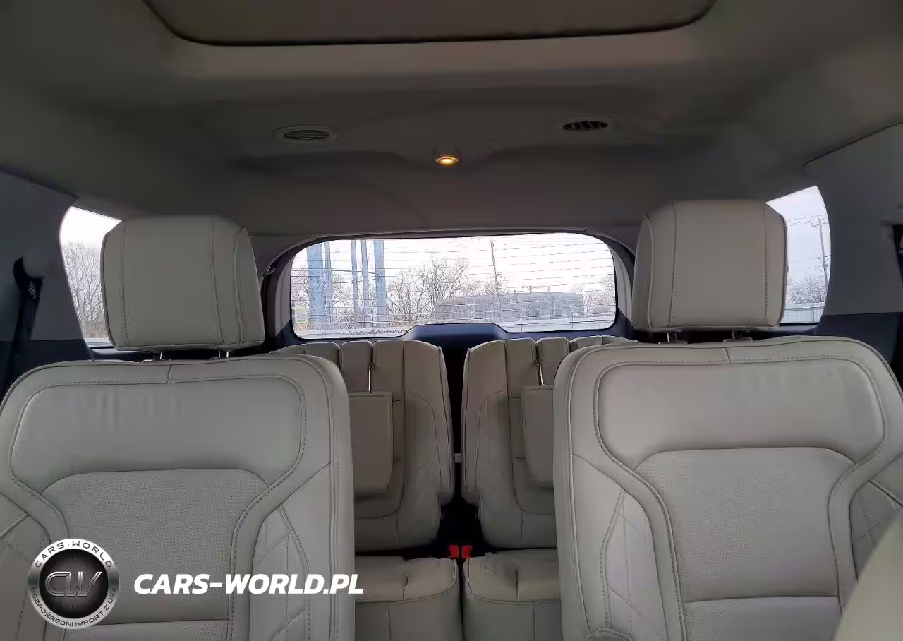 2018 Ford Explorer Platinum VIN:1FM5K8HT1JGA40718 - 10