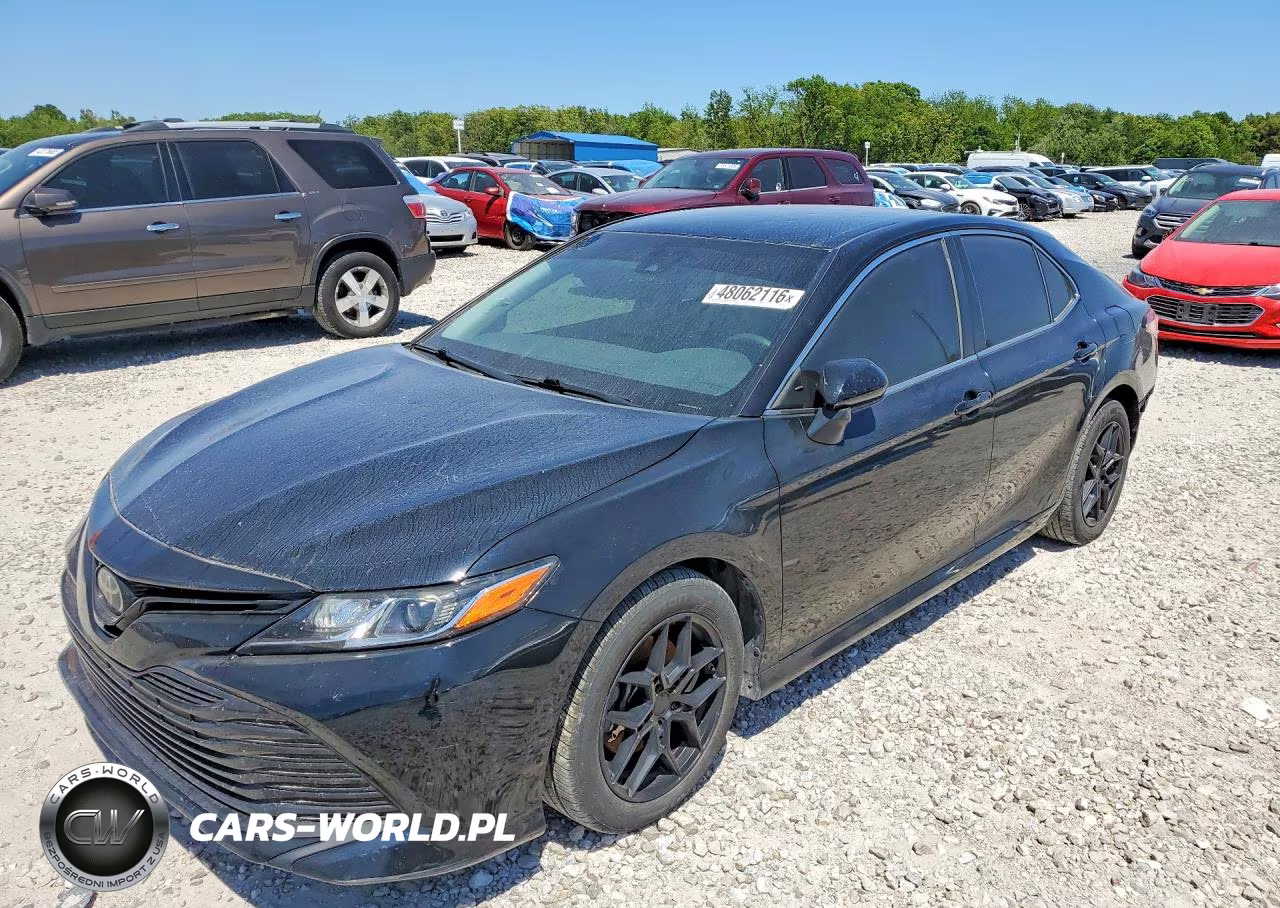 2018 Toyota Camry Le – zdjęcie 1 z 13