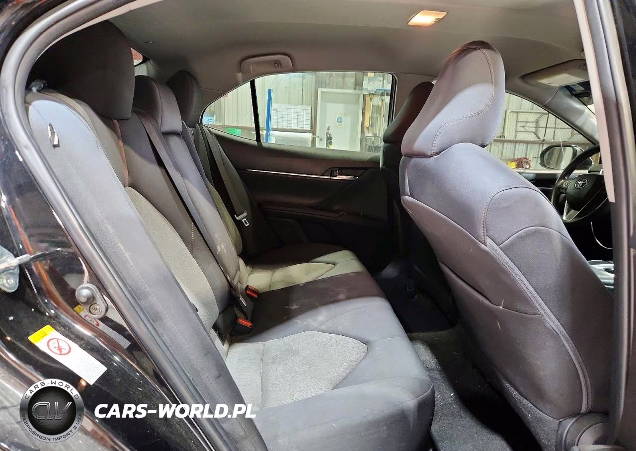 2018 Toyota Camry Le VIN:4T1B11HK6JU049422 - 10