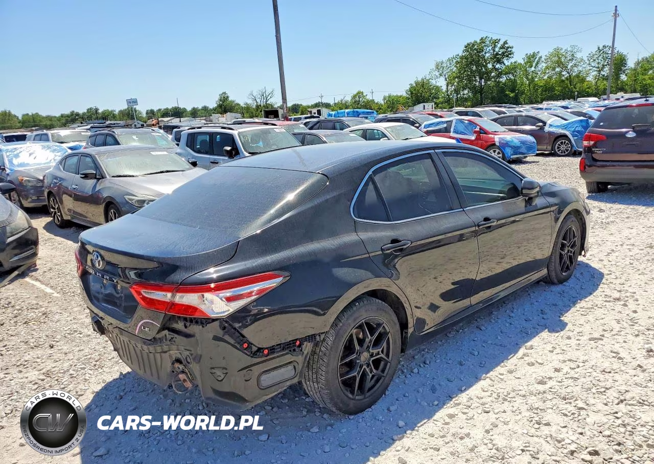 2018 Toyota Camry Le VIN:4T1B11HK6JU049422 - 3