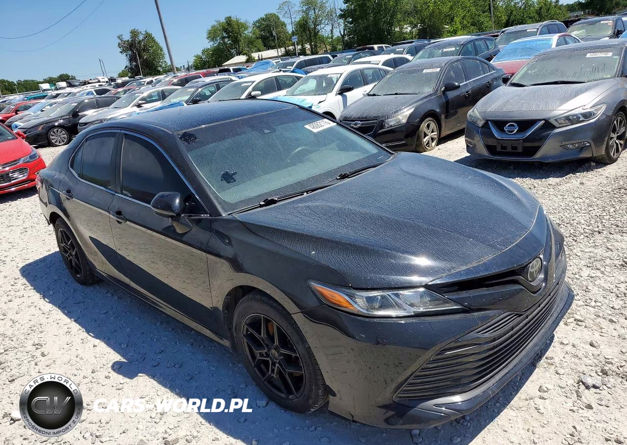 2018 Toyota Camry Le VIN:4T1B11HK6JU049422 - 4