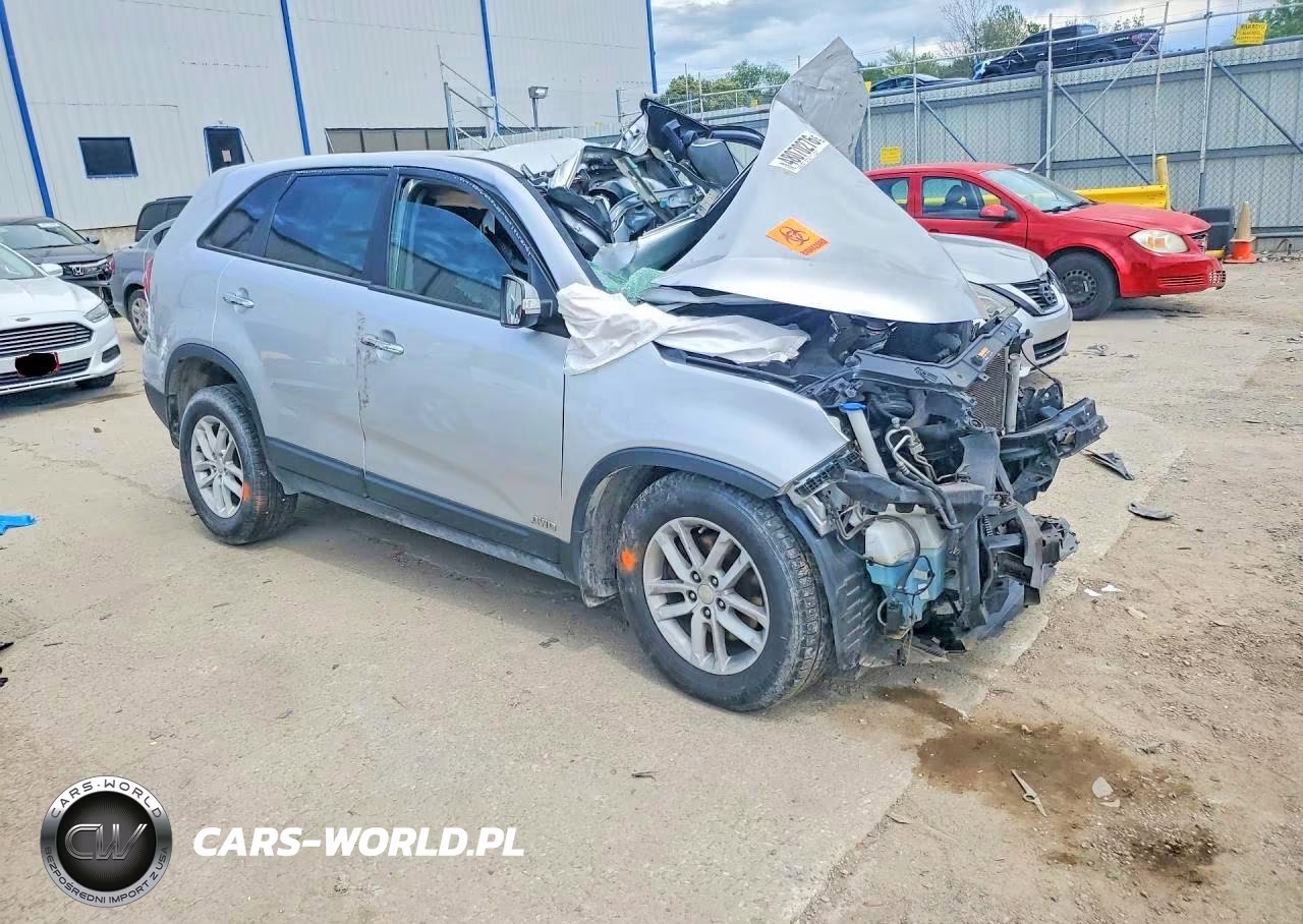 2014 Kia Sorento Lx VIN:5XYKTCA69EG448369 - 4