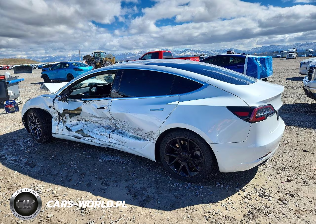 2019 Tesla Model 3 VIN:5YJ3E1EB1KF511168 - 2
