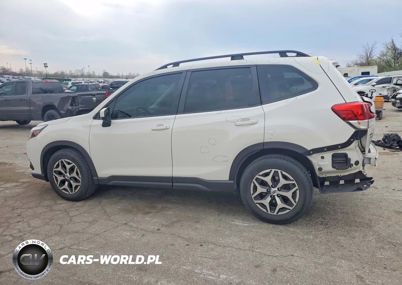 2022 Subaru Forester Premium VIN:JF2SKADCXNH407928 - 2