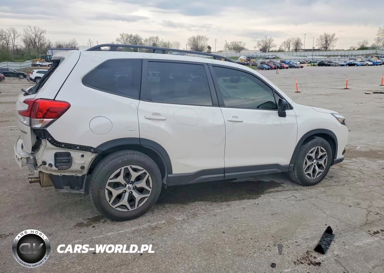2022 Subaru Forester Premium VIN:JF2SKADCXNH407928 - 3