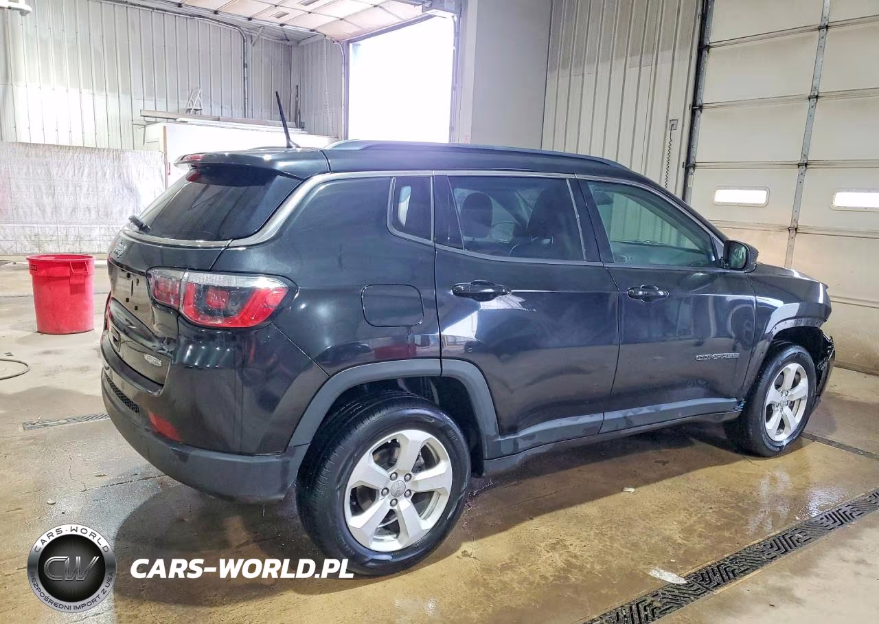 2018 Jeep Compass Latitude VIN:3C4NJDBB0JT278717 - 3