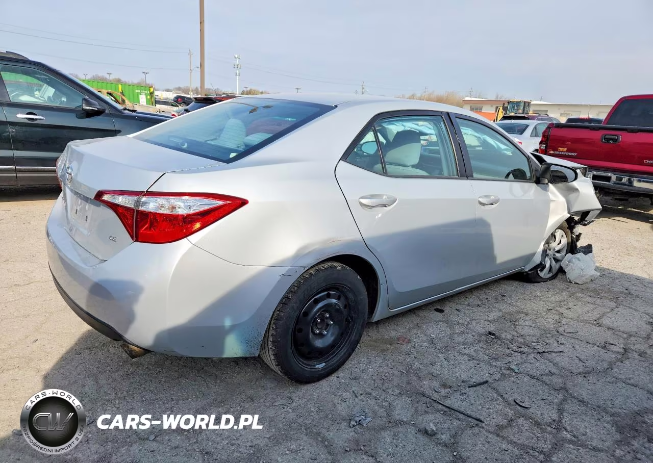 2015 Toyota Corolla Le VIN:2T1BURHE3FC418293 - 3
