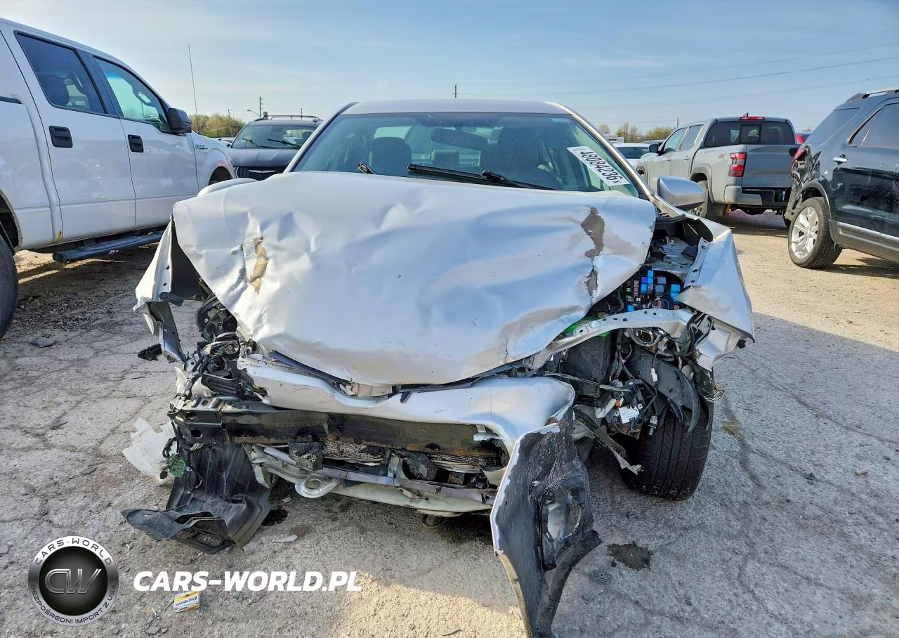 2015 Toyota Corolla Le VIN:2T1BURHE3FC418293 - 5