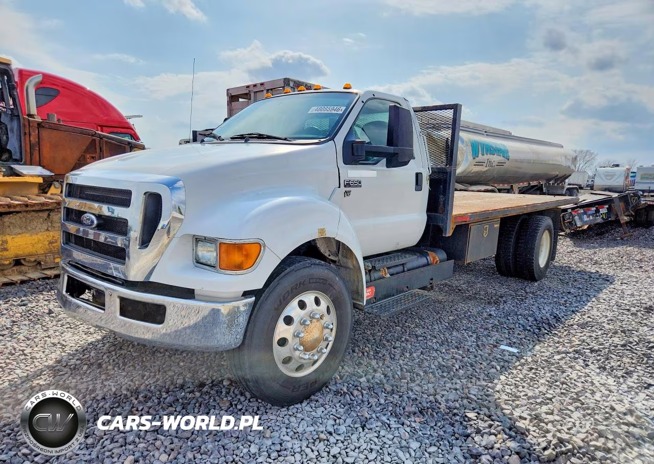 2015 Ford F650 Super Duty Flatbed Truck