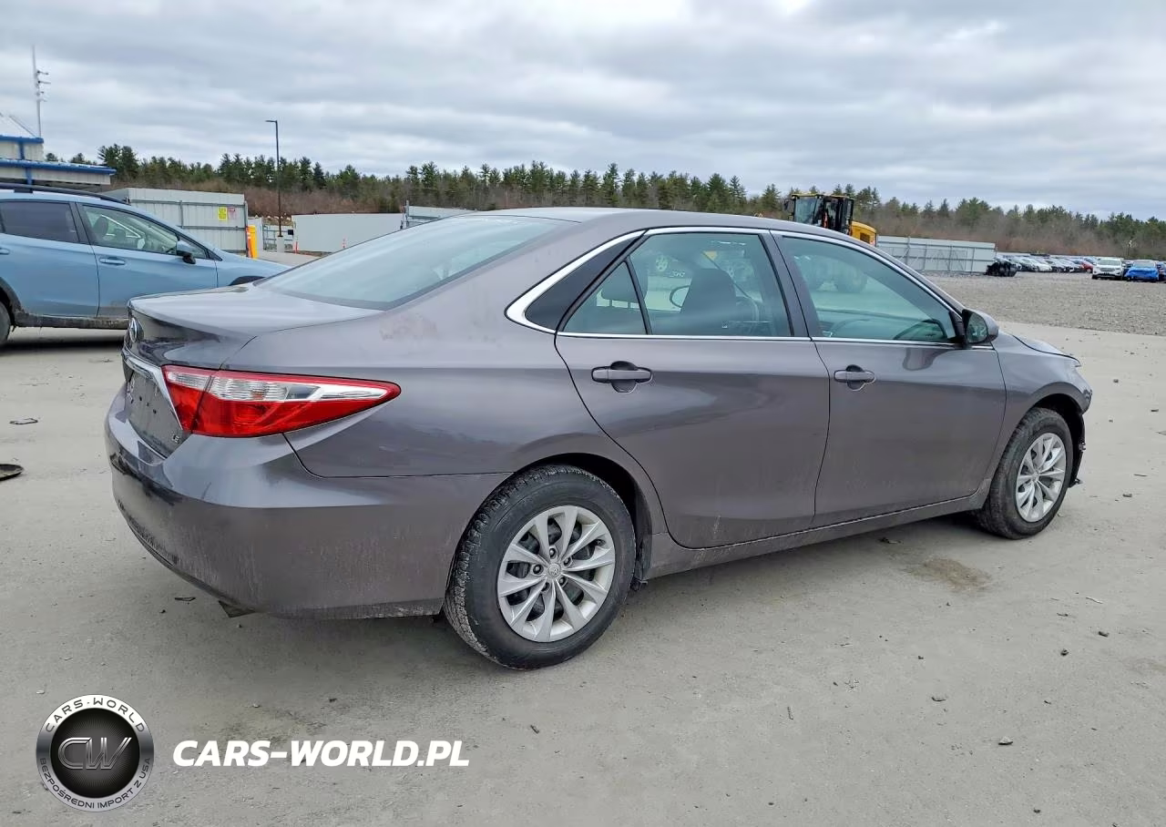 2017 Toyota Camry Le VIN:4T1BF1FK9HU663847 - 3