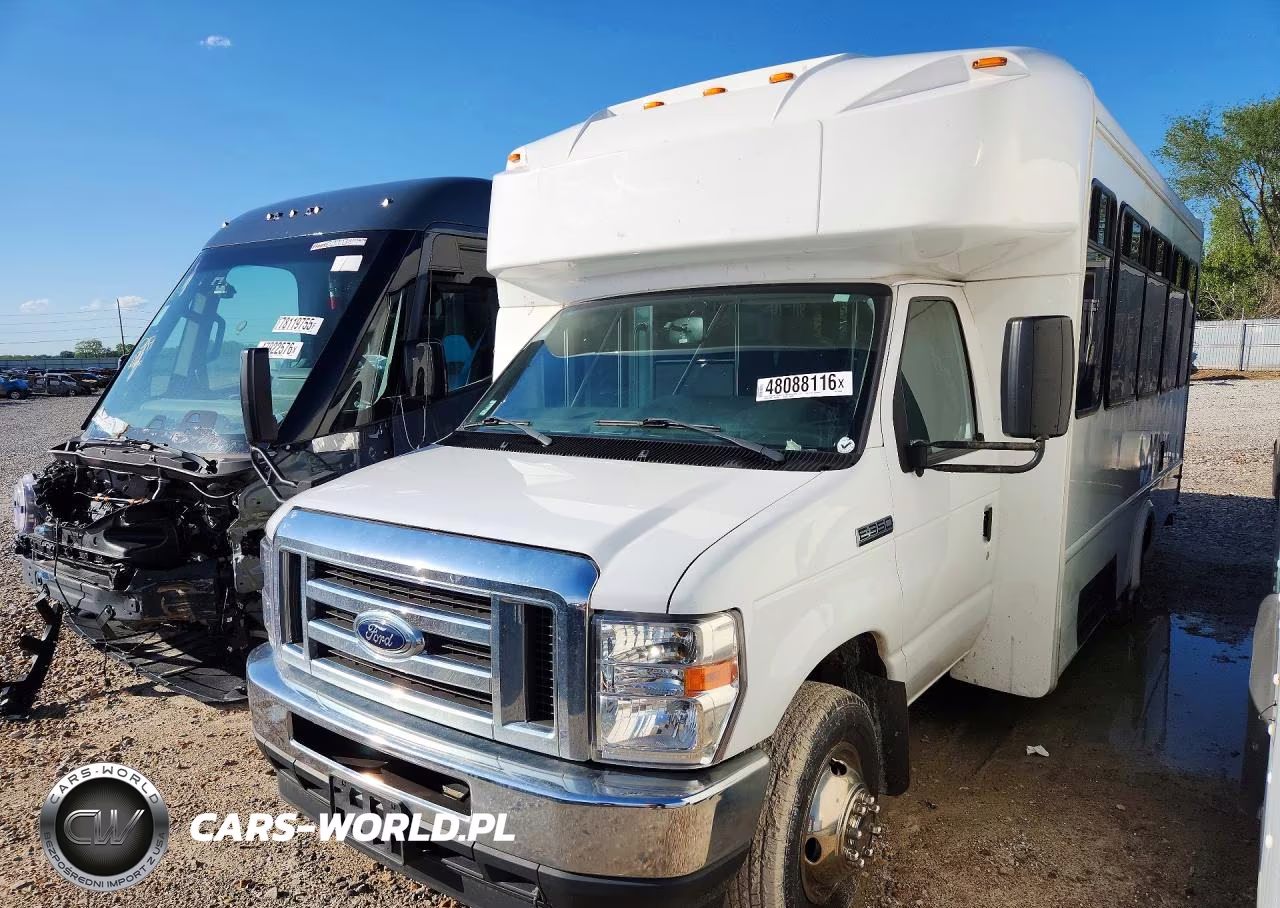 2021 Ford Econoline E350 Super Duty Cutaway Van