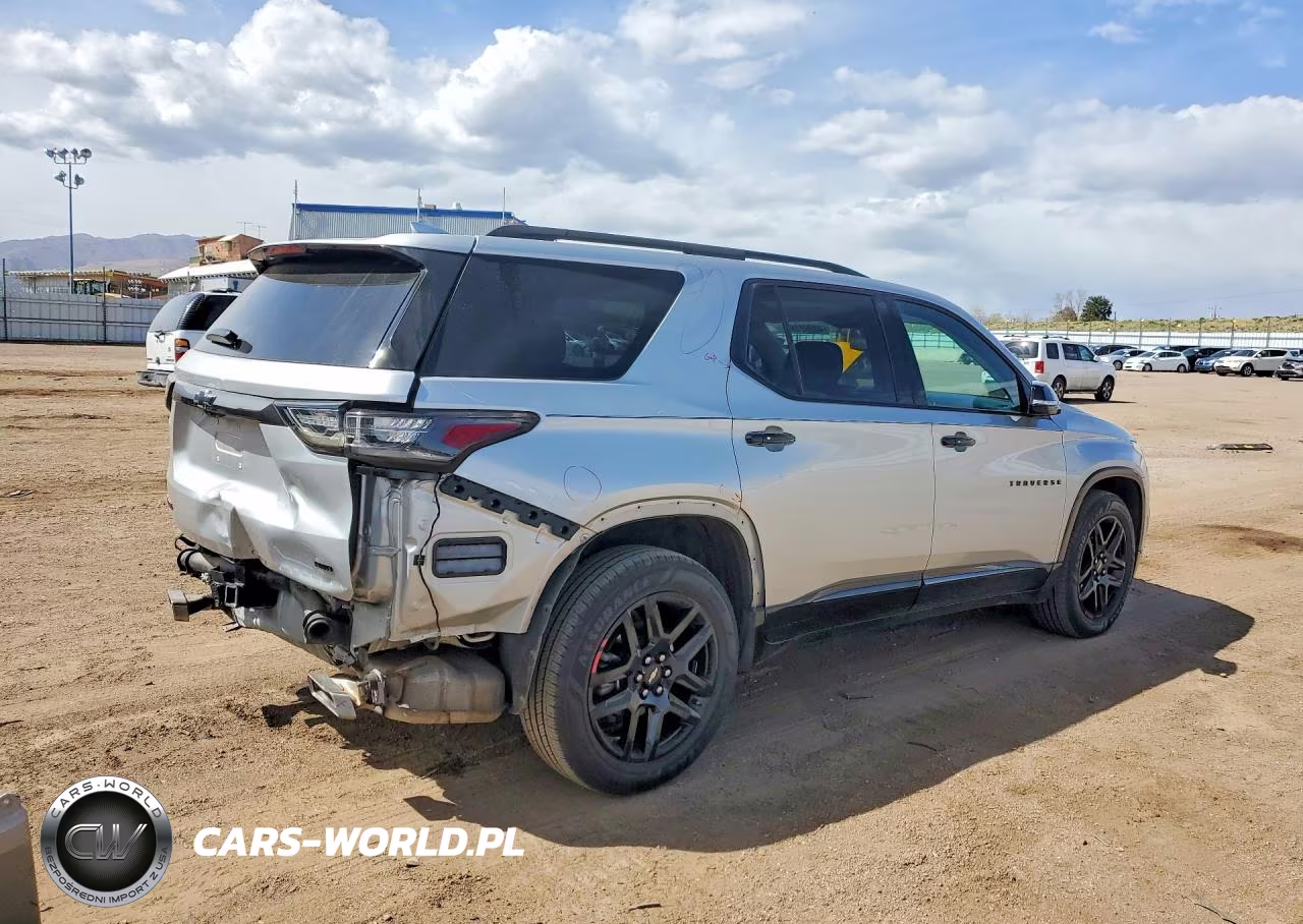 2020 Chevrolet Traverse Premier VIN:1GNEVKKW7LJ181172 - 3