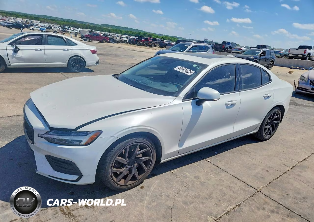2020 Volvo S60 T6 Momentum
