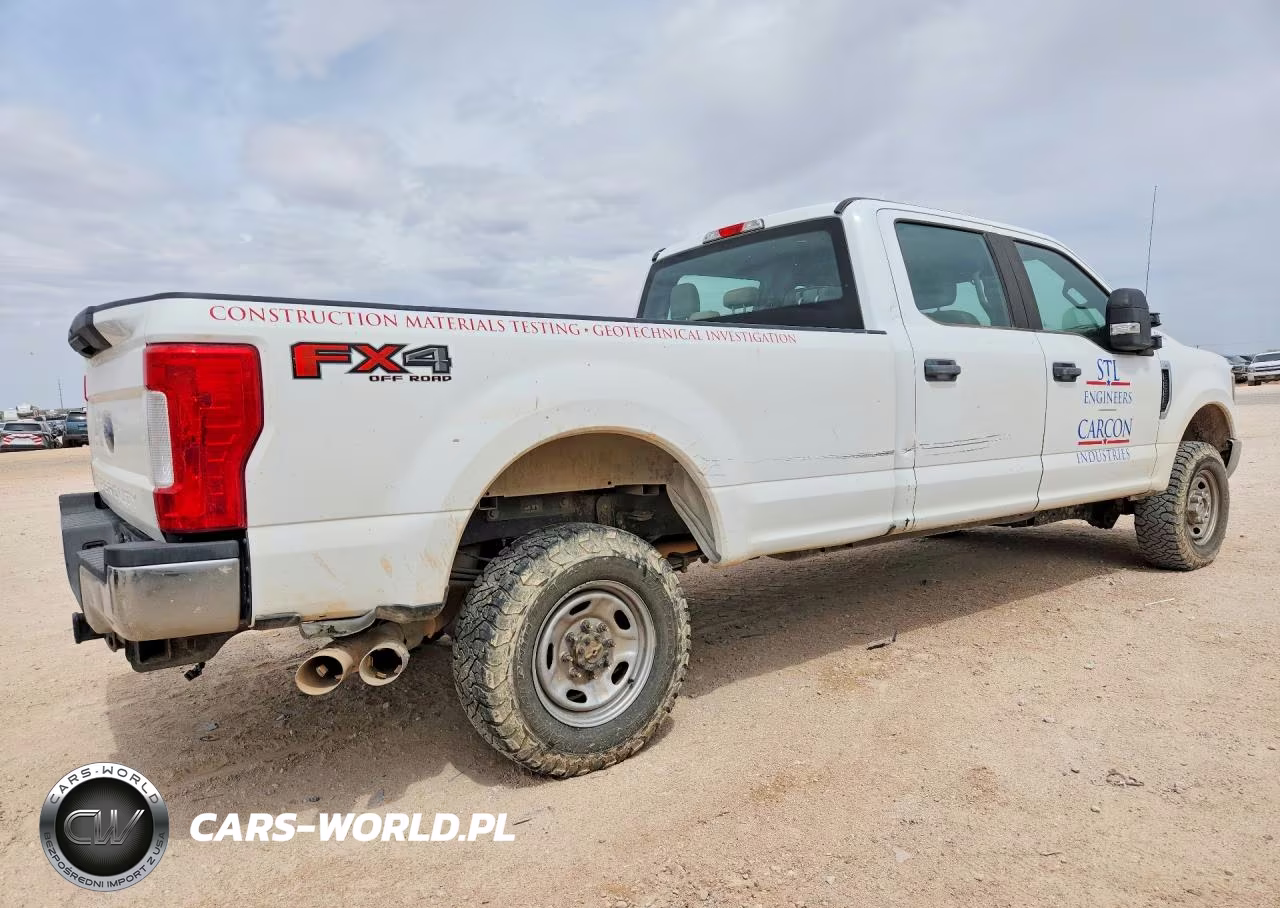 2018 Ford F250 Super Duty VIN:1FT7W2BTXJEC45876 - 3