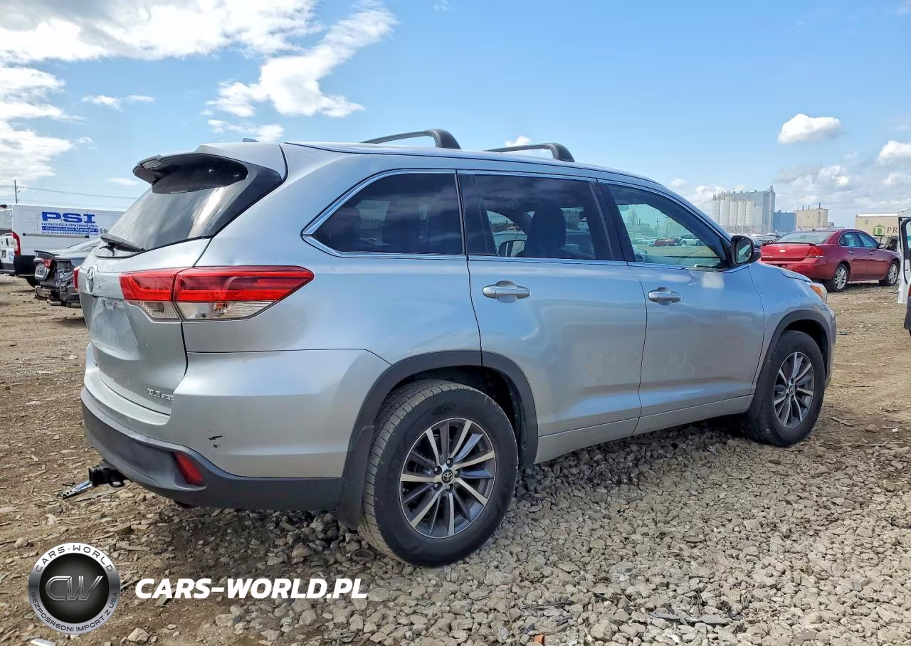 2018 Toyota Highlander Xle VIN:5TDJZRFH0JS533251 - 3