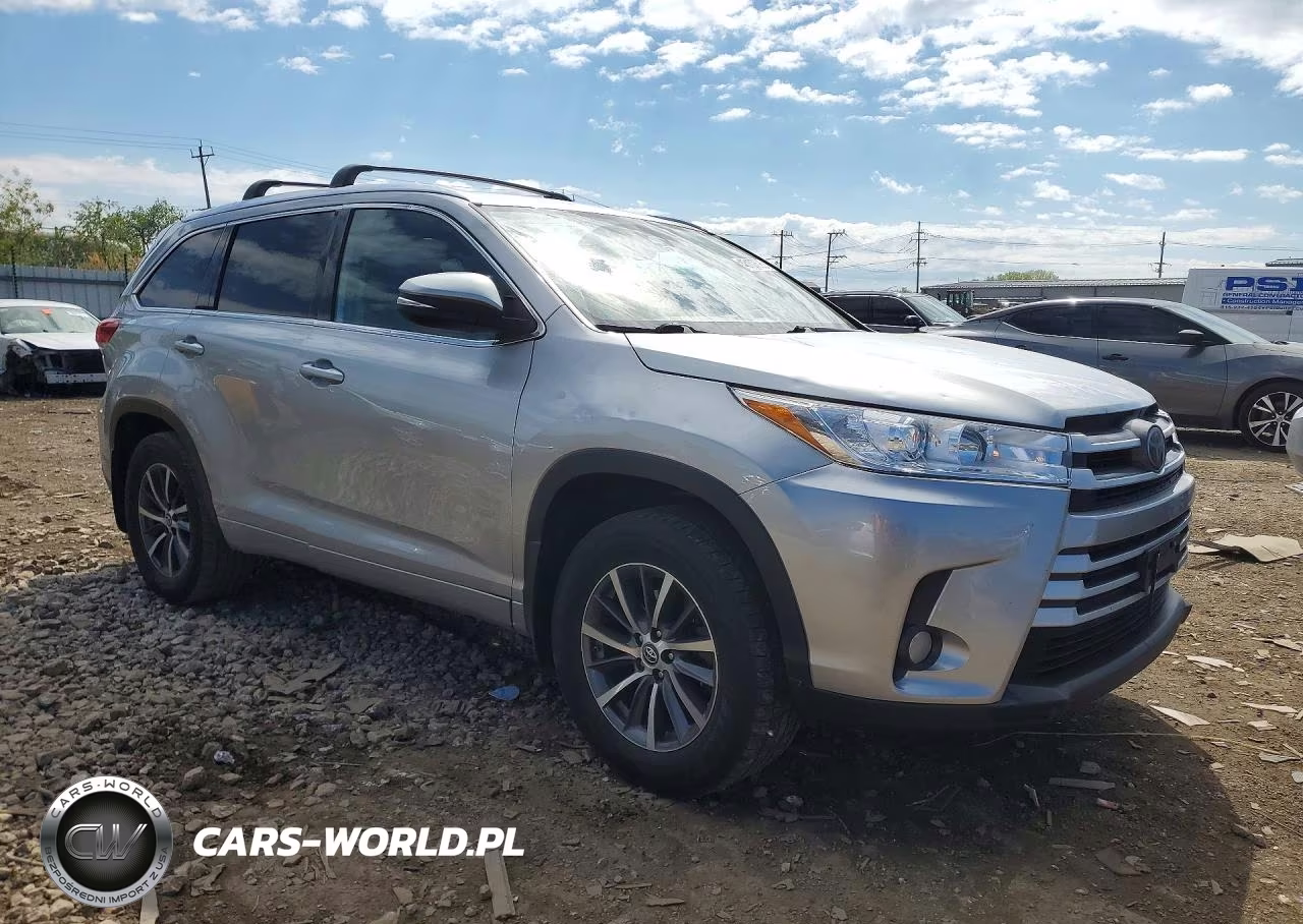 2018 Toyota Highlander Xle VIN:5TDJZRFH0JS533251 - 4
