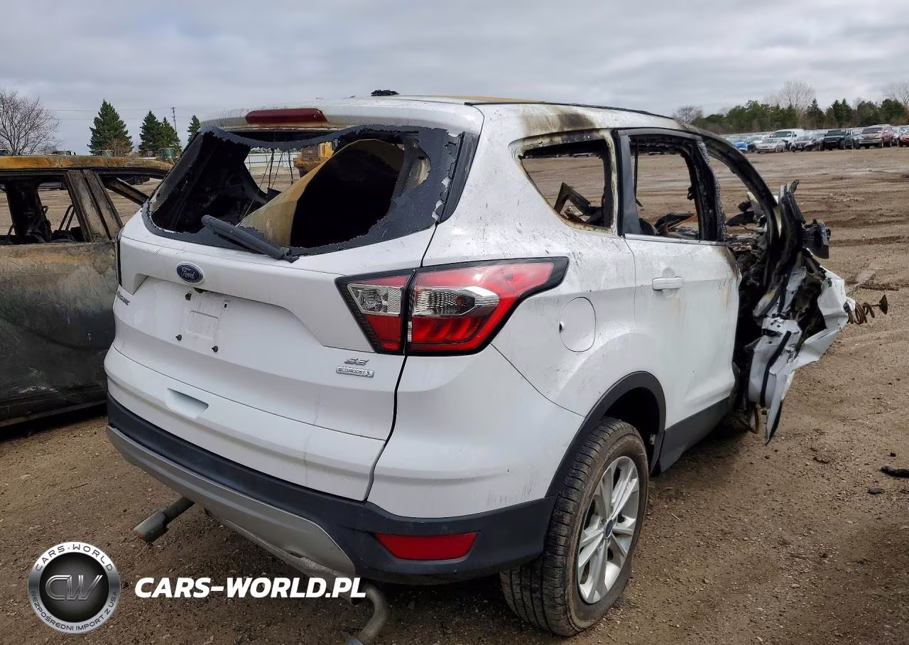 2017 Ford Escape Se VIN:1FMCU0GD8HUE39022 - 3