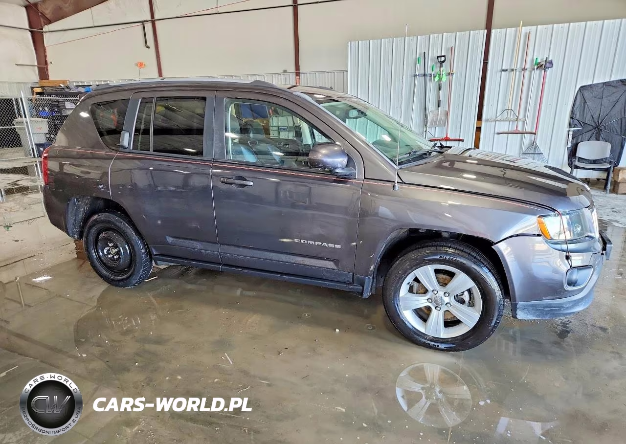 2016 Jeep Compass Latitude VIN:1C4NJDEB1GD616927 - 4