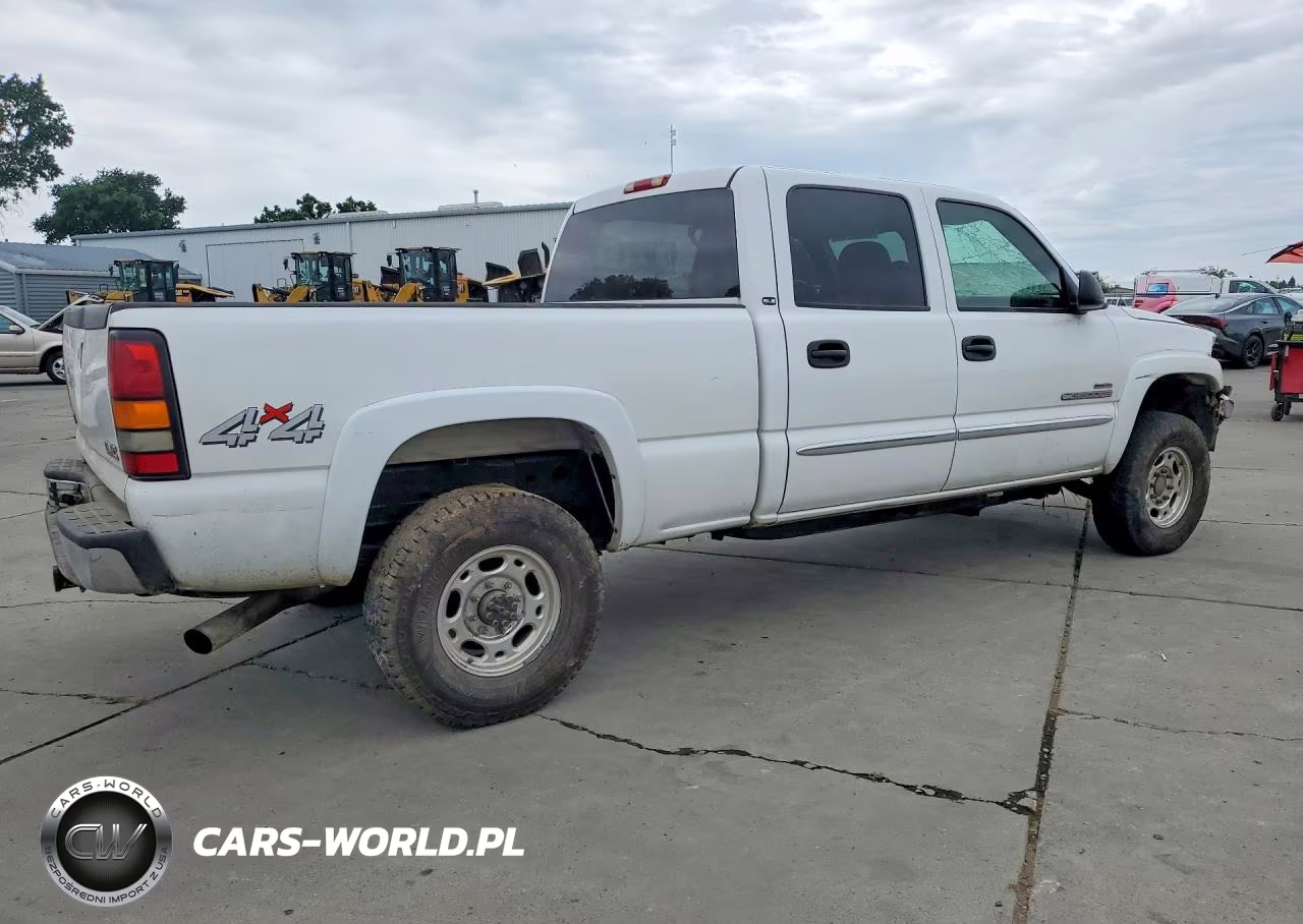 2004 GMC Sierra K2500 Heavy Duty VIN:1GTHK23164F104329 - 3
