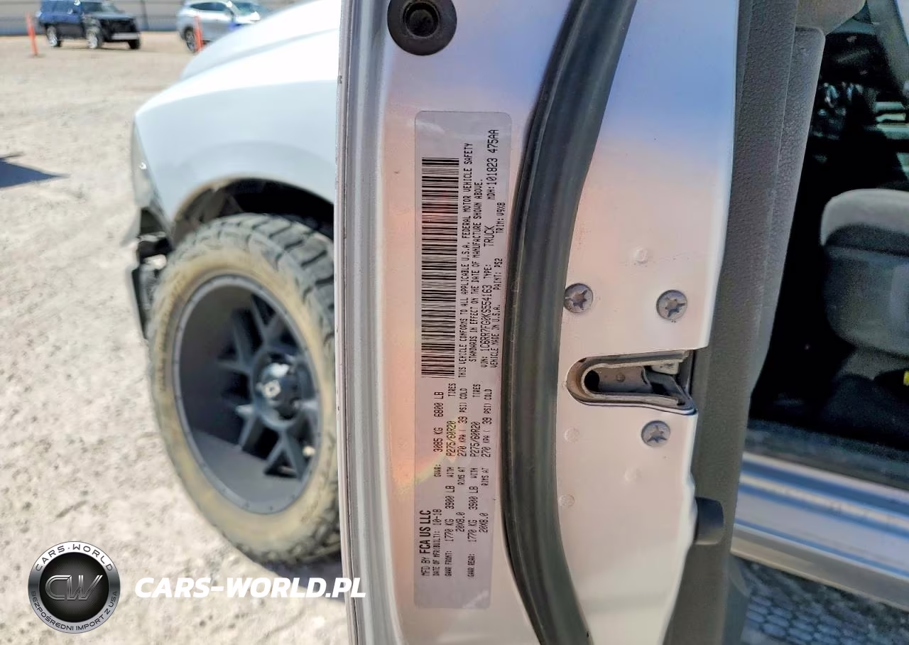2019 Ram 1500 Classic Tradesman VIN:1C6RR7FG0KS554163 - 13