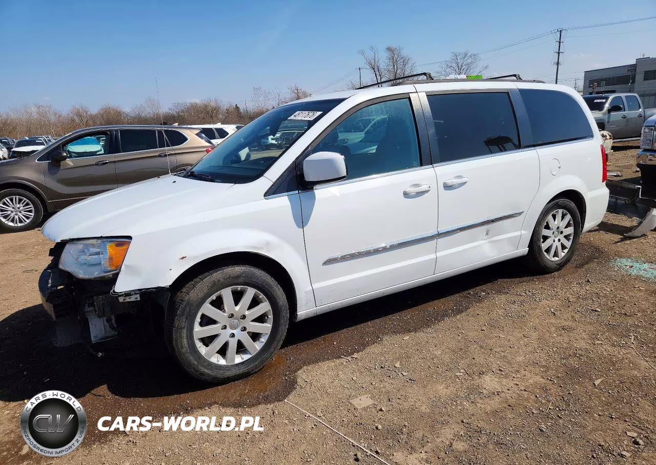 2016 Chrysler Town & Country Touring