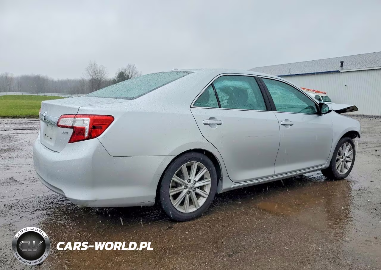 2014 Toyota Camry Xle VIN:4T1BF1FK6EU830676 - 3